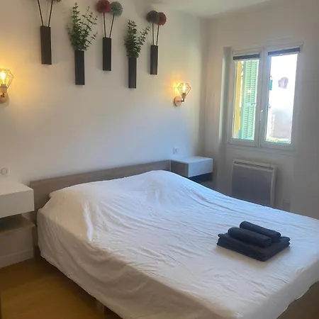 Historic Bright And Beautiful In Old With Castle Hill View Apartment Nizza