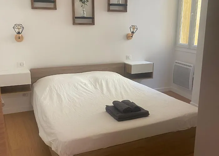 Apartment Historic Bright And Beautiful In Old With Castle Hill View *